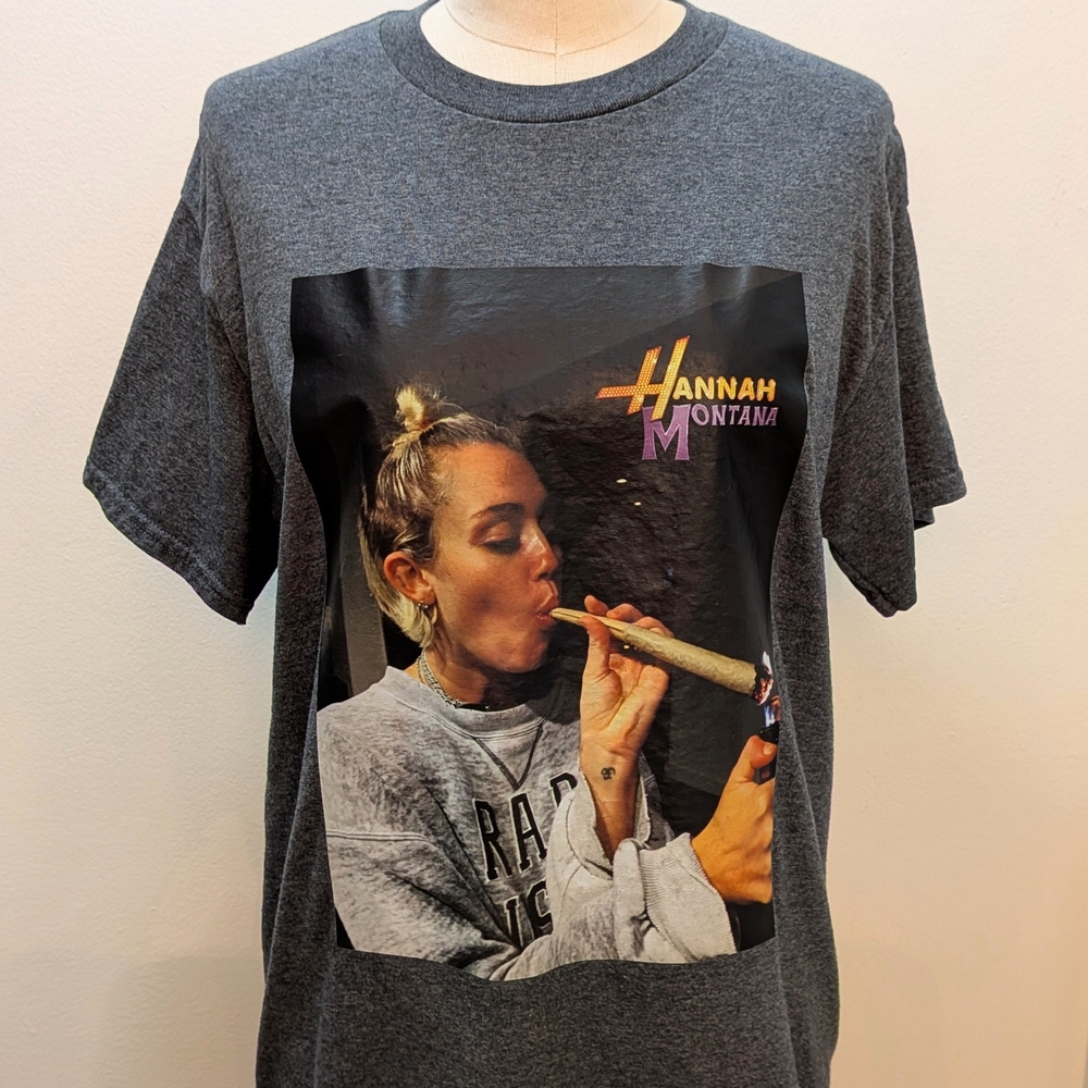 Miley Cyrus Hannah Montana Parody Graphic Tee | Smoking Photo Shirt | Unisex M